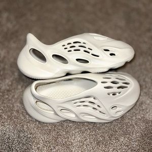 YEEZY FOAM RUNNER offwhite? tan? Ararat?